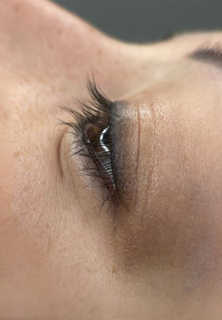 Garai Klaudia Sminktetoválás, tetoválás eltávolítás - LAY Beauty Vác - referencia vendégfotók-Szemhéjtetoválás