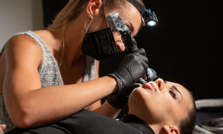 Ajaktetoválás Vác – Garai Klaudia sminktetováló mester