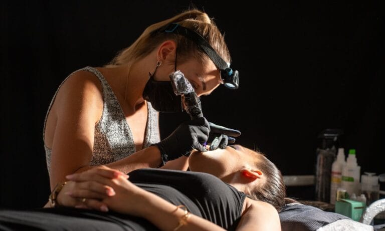 Ajaktetoválás Vác – Garai Klaudia sminktetováló mester