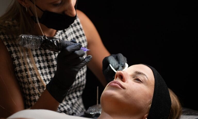 Szemöldöktetoválás Vác – Garai Klaudia sminktetováló mester