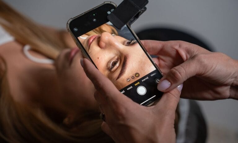 Szemöldöktetoválás Vác – Garai Klaudia sminktetováló mester